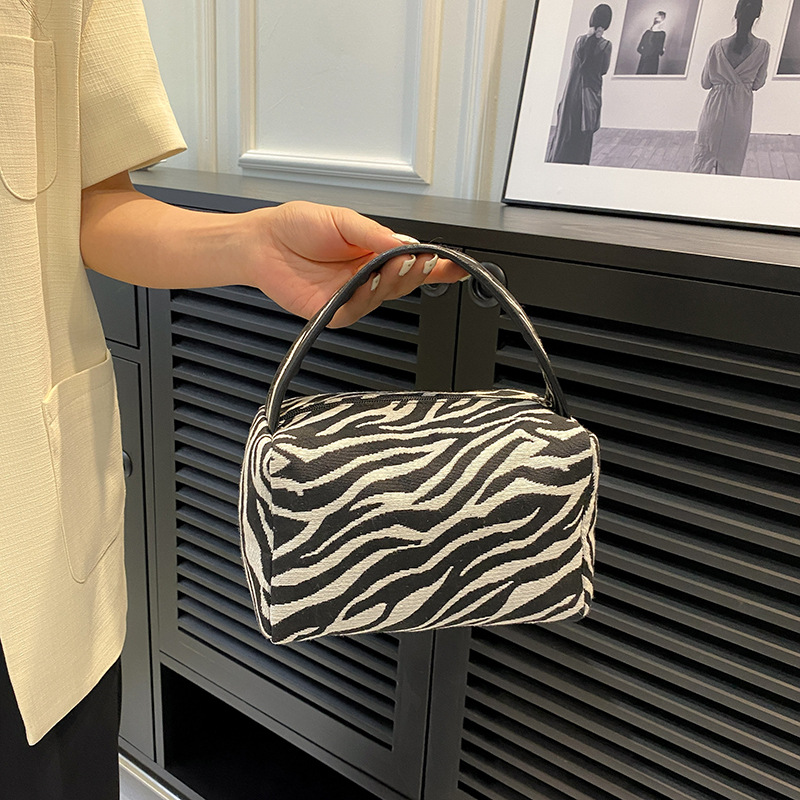 Leopard Makeup Bag Luxury  Lar - đánh giá và giá Luxury Skin Care